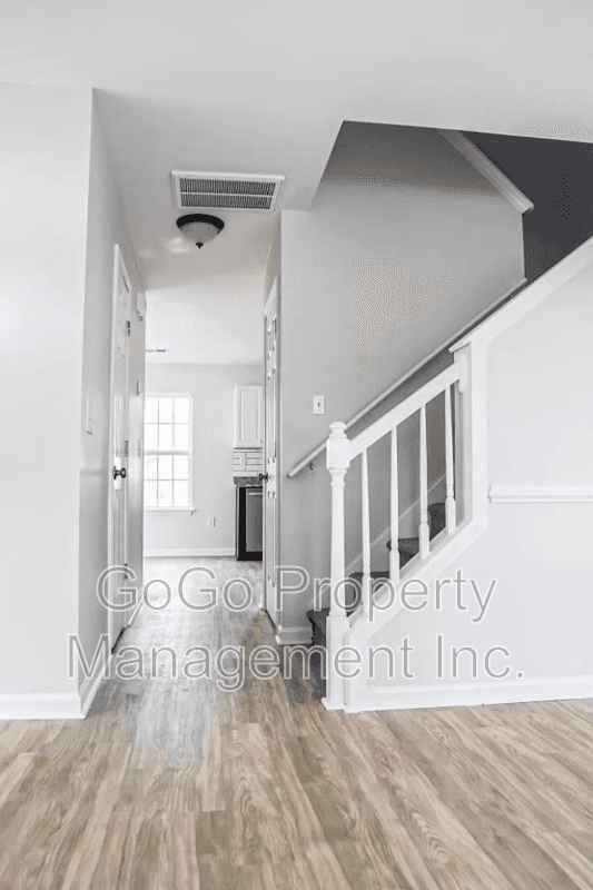 Simpsonville House: 105 Fairview Lake Way