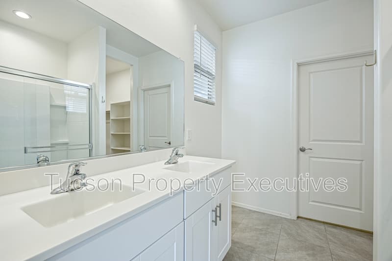 Marana House: 10333 West Granderson Street