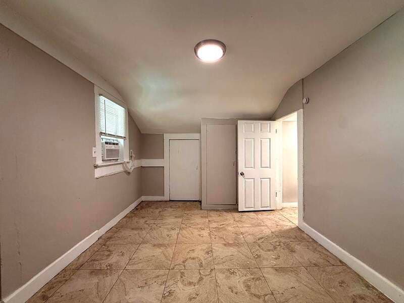 St. Petersburg House: 975 13th Avenue South