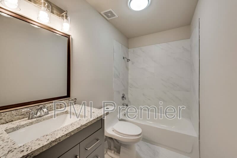 North Richland Hills House: 7021 Lincolnshire Ln