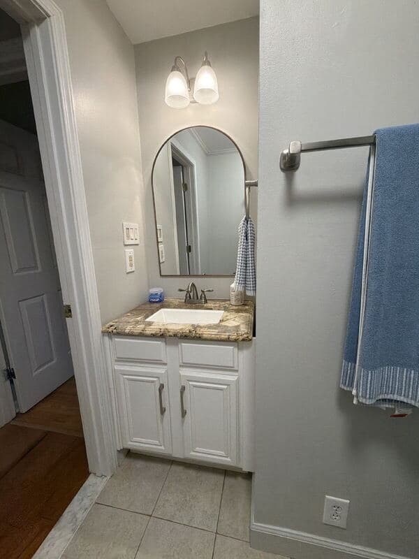 Macon House: 1121 Santa Fe Trail