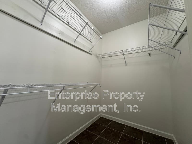Cordova House: 7125 Showboat Ln