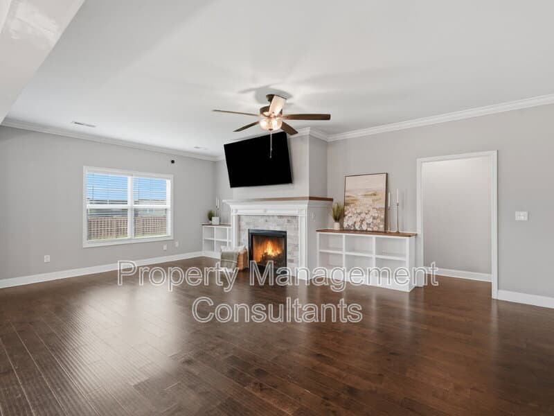 Athens House: 14735 Commonwealth Drive