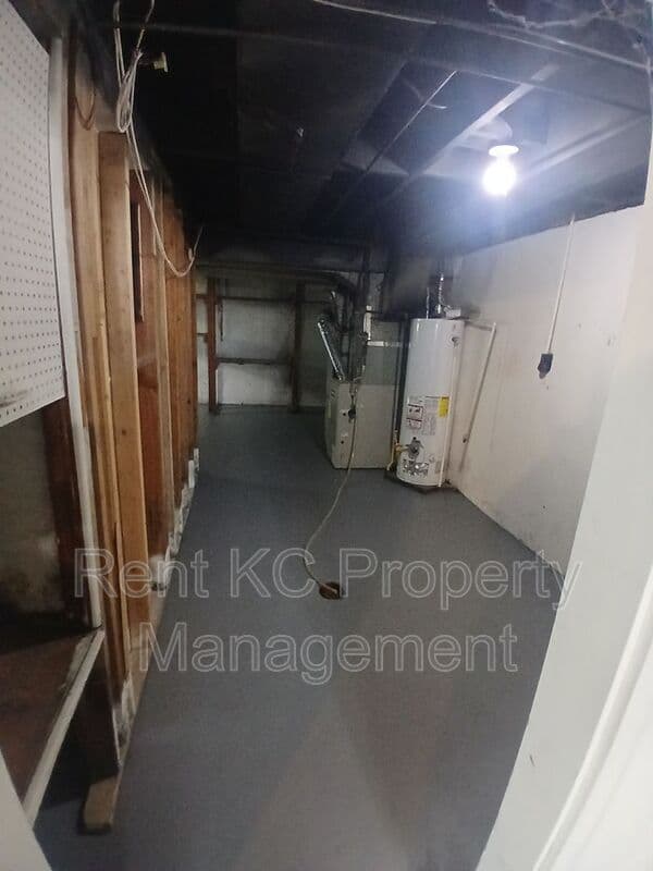 Kansas City House: 5323 NW Edgewood Circle