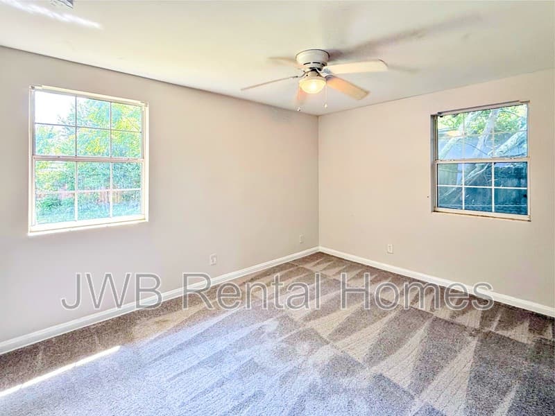 Jacksonville House: 4737 Sprite Rd