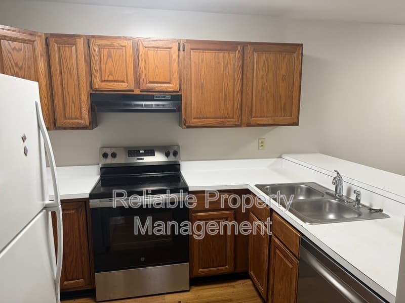 Clayton Townhome: 323 S Moore St