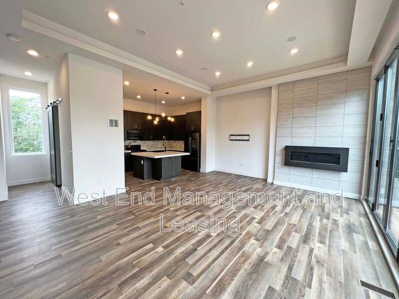 Saint Louis Condo: 4201 W Pine Blvd