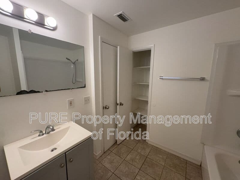 Ocala House: 627 NE 28th Avenue