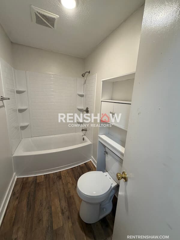Lexington House: 450 Bedwell St