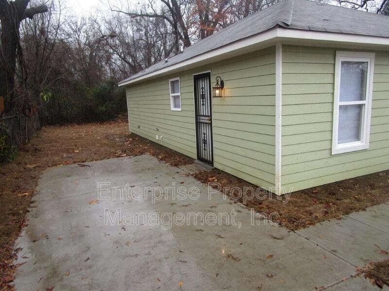 Memphis House: 3490 Ardmore St