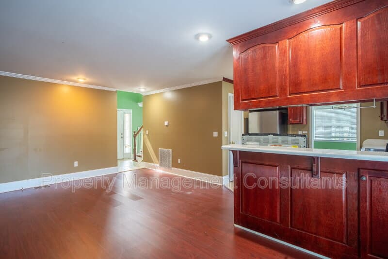 Huntsville House: 1060 Old Monrovia Road Northwest