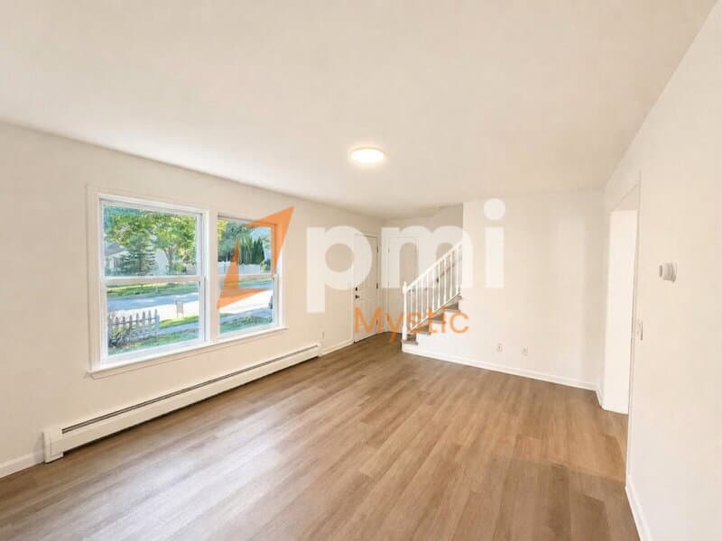 Mystic House: 106 Deerfield Ridge Dr