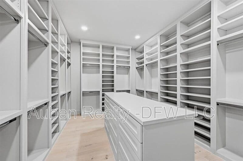 Anna House: 2284 County Rd 222