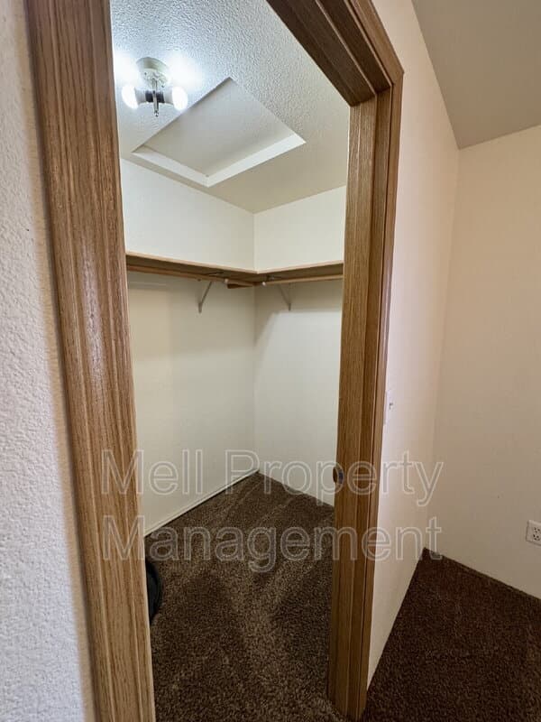 Shelton Condo: 1836 Summit Dr