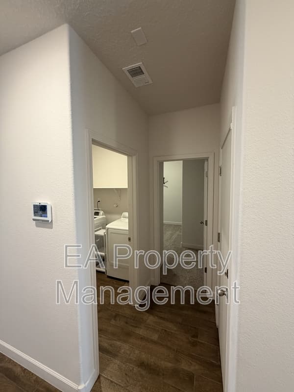 Rio Rancho House: 6742 Clayton Dr NE