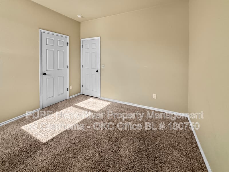 Edmond Condo: 100 Ashley Dr
