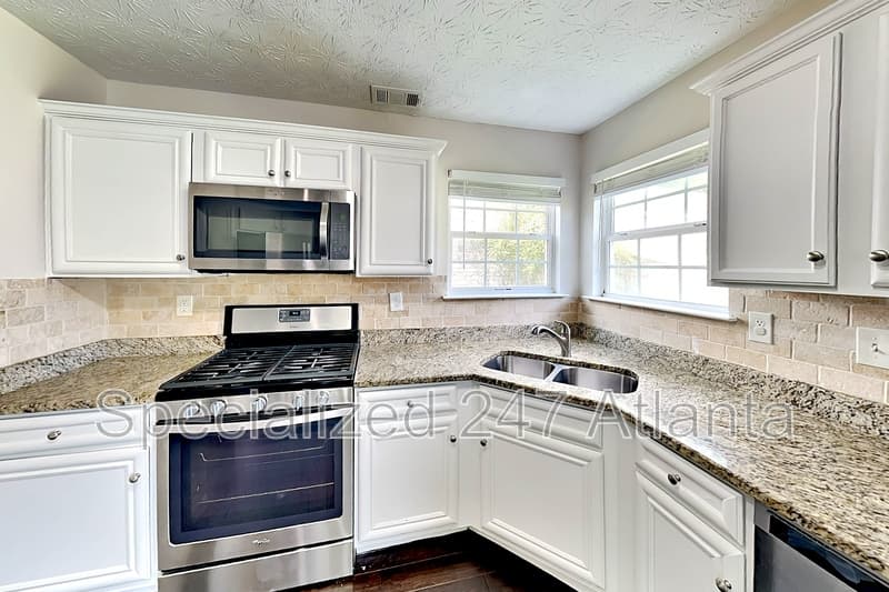 Newnan House: 34 Belmont Park Dr