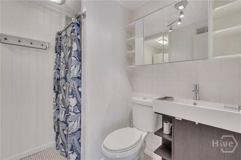 Savannah House: 2337 Shirley Drive