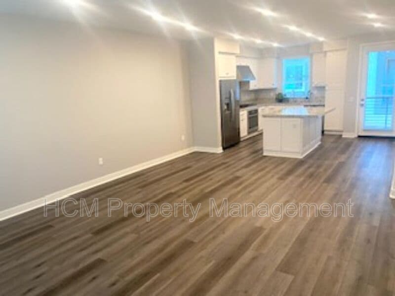 Lake Forest House: 437 Palermo