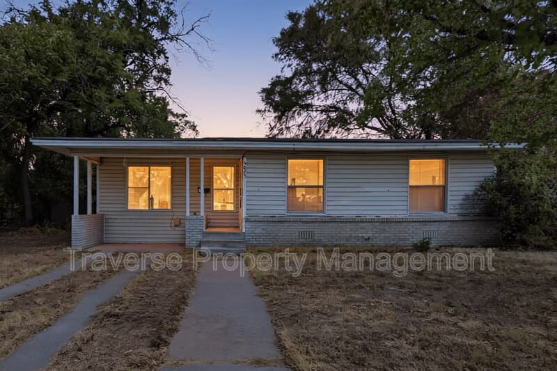 Haltom City House: 5025 Catalpa St