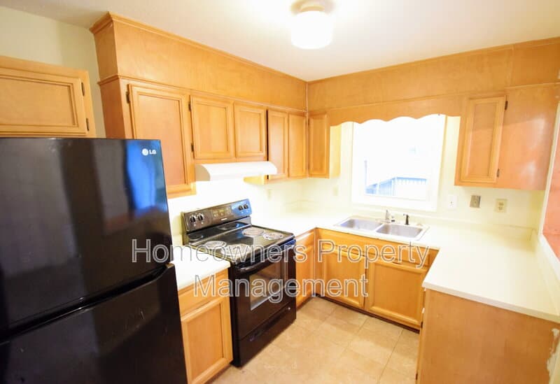 Raeford House: 711 Niven Ave