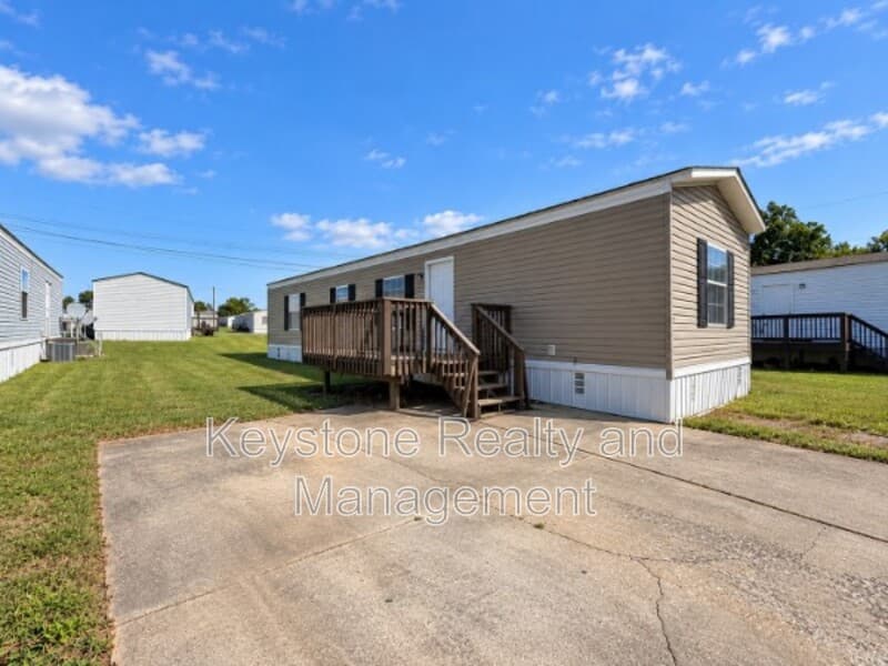 Oak Grove House: 910 Gabby Lane