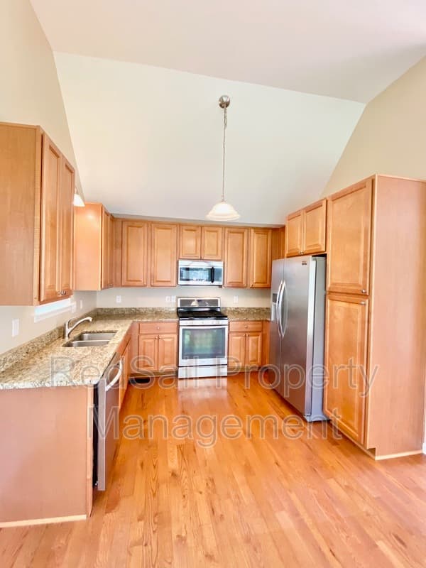Williamsburg House: 100 Booker T Rd