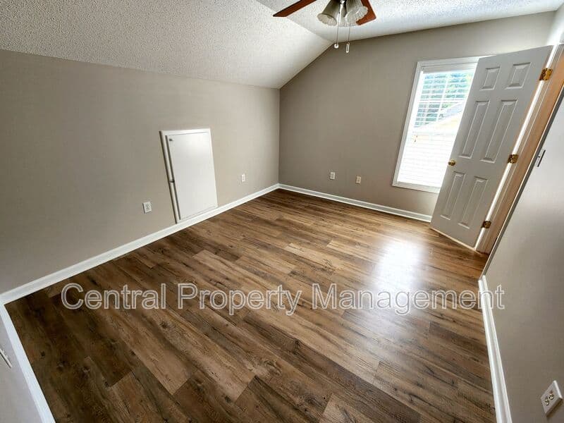 Moore House: 303 Rexford Drive