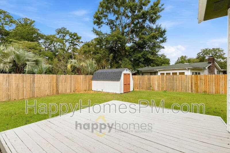 Summerville House: 111 Flicker Lane