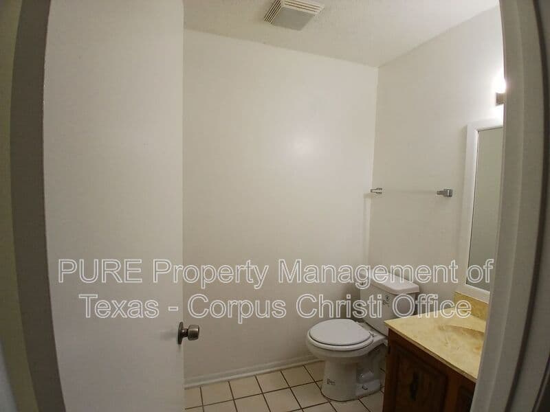 Corpus Christi Condo: 5001 Middlecoff Rd