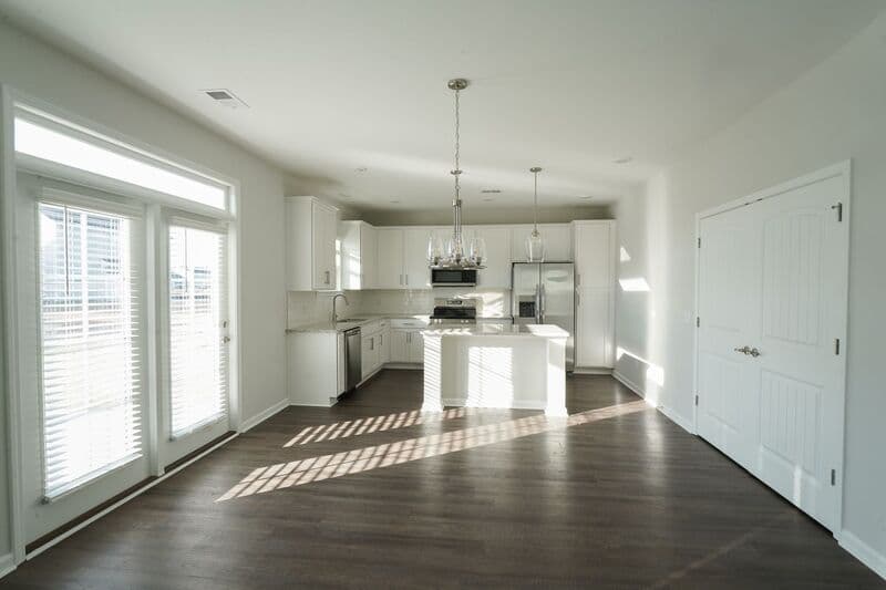 Savannah House: 257 Brookline Dr