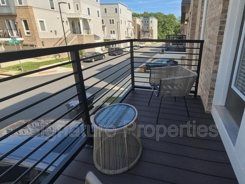 Woodbridge Condo: 1356 Rail Stop Dr