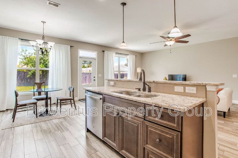Mary Esther House: 215 Green Dr