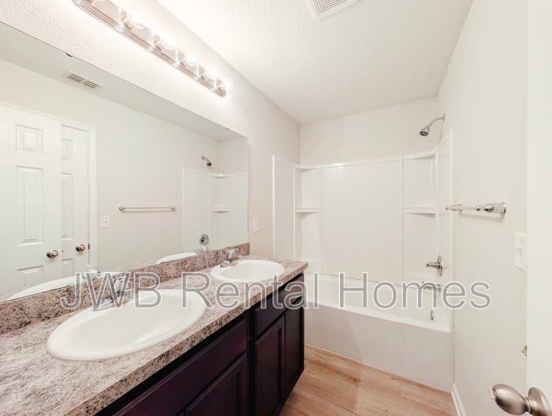 Jacksonville House: 3120 20th St W