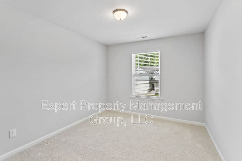 Four Oaks House: 482 Olivia Crossing Court
