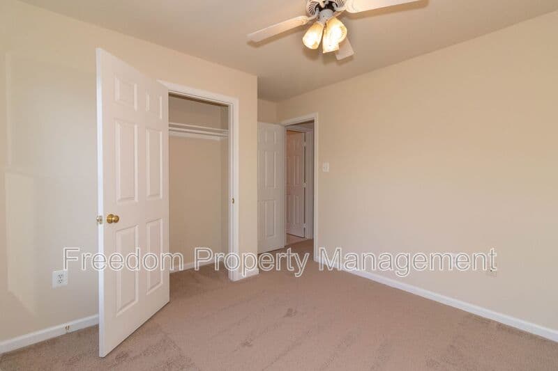 Warrenton House: 80 Brookshire Dr