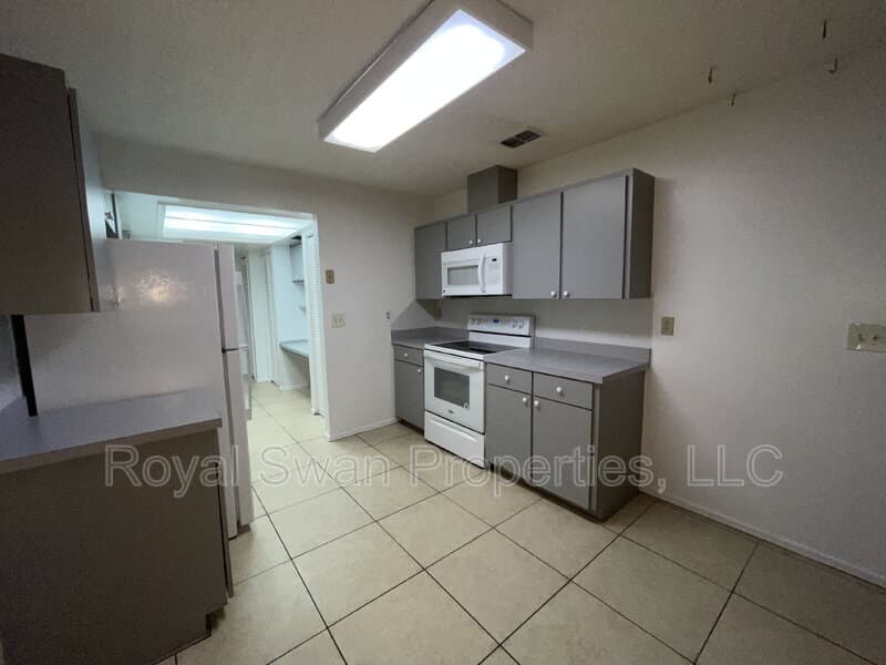 Lakeland House: 3812 Dovehollow Drive