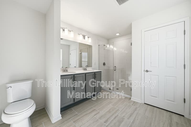 Jacksonville House: 6506 Sandler Lakes Drive