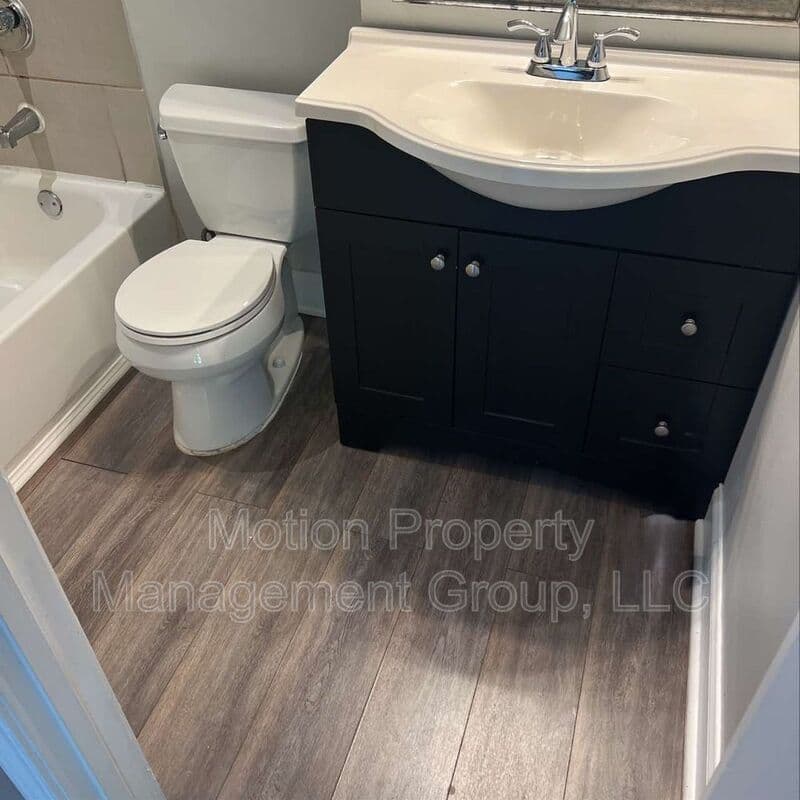 Decatur House: 784 Hillmont Avenue