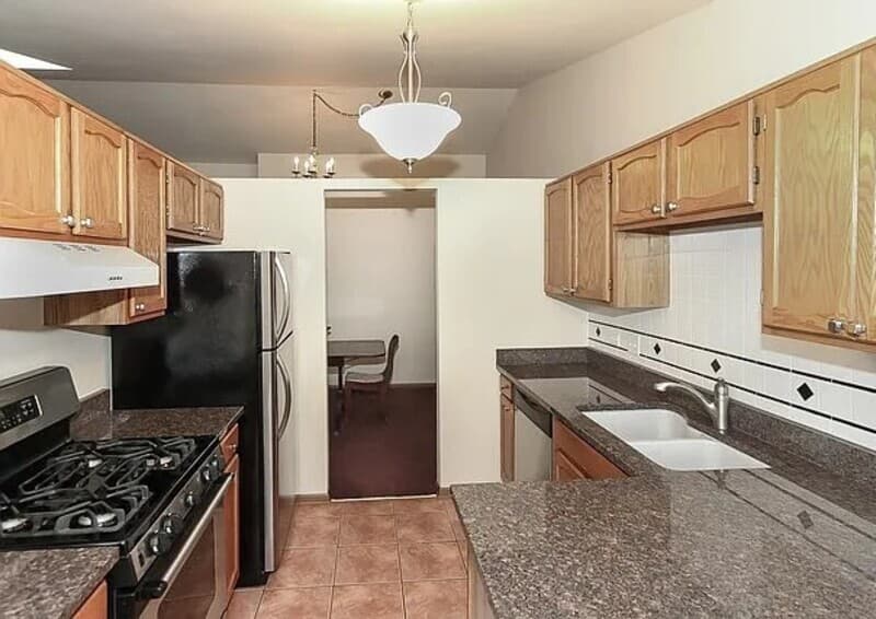 Schaumburg House: 1732 Chesapeake Ln