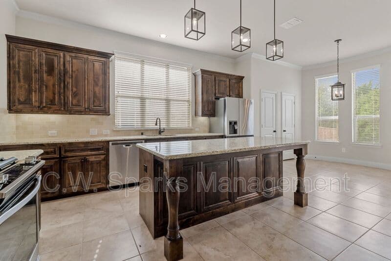 Rockwall House: 1603 Trowbridge Circle
