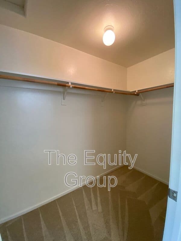 Visalia House: 1025 West Reese Ct