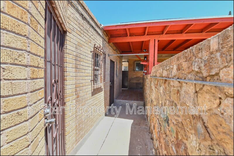 El Paso House: 3030 Aurora Avenue