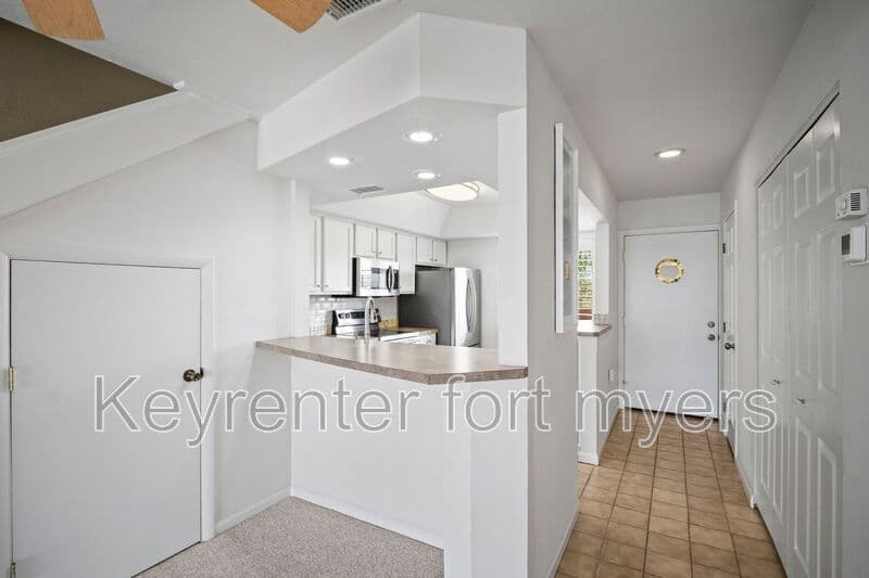 Fort Myers Beach House: 894 Buttonwood Dr