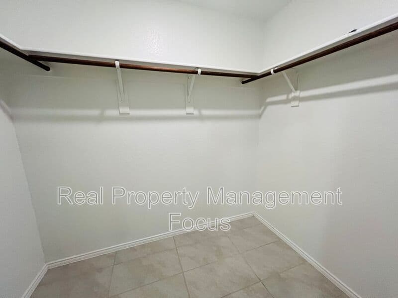 Oak Point House: 3401 Harper St