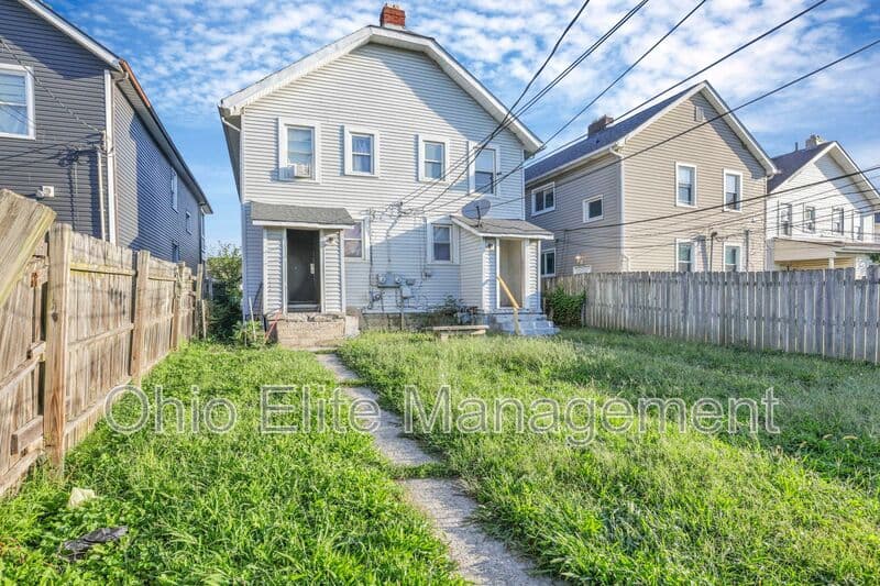 Columbus House: 2545 Sullivant Ave