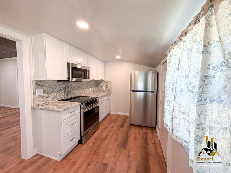 Sacramento House: 305 Wilson Avenue