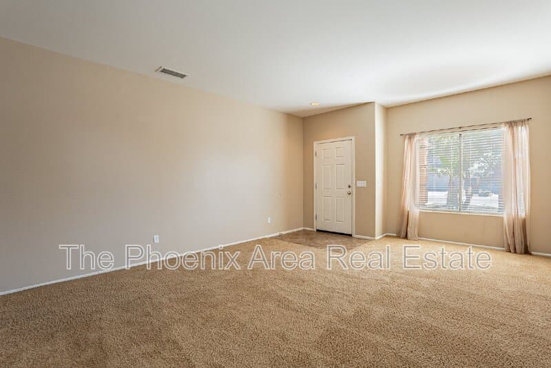 Maricopa House: 44626 W Yucca Ln