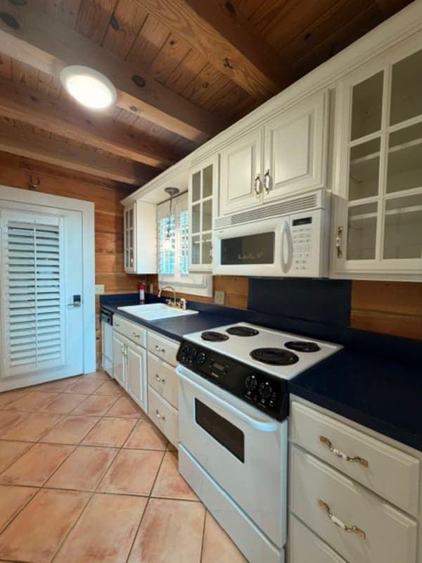 Prosperity House: 127 Oak Pointe Road