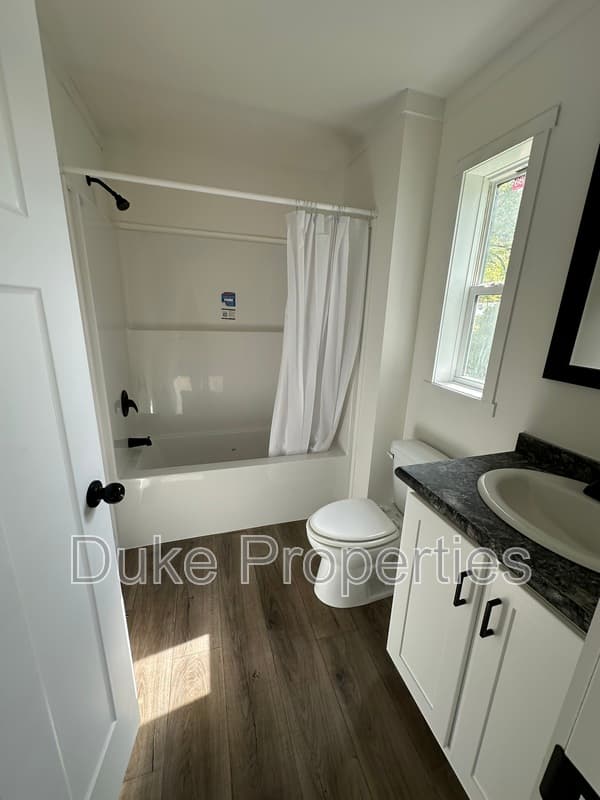 Utica House: 216 Tipperary Drive